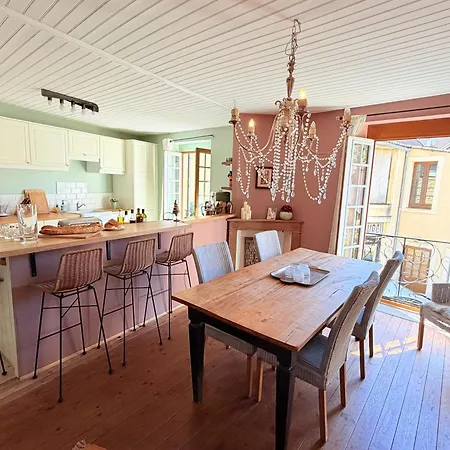 Historic Unesco Village Double Townhouse & Garden Dom wakacyjny Le Buisson-de-Cadouin