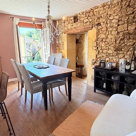 Dom wakacyjny Historic Unesco Village Double Townhouse & Garden Le Buisson-de-Cadouin